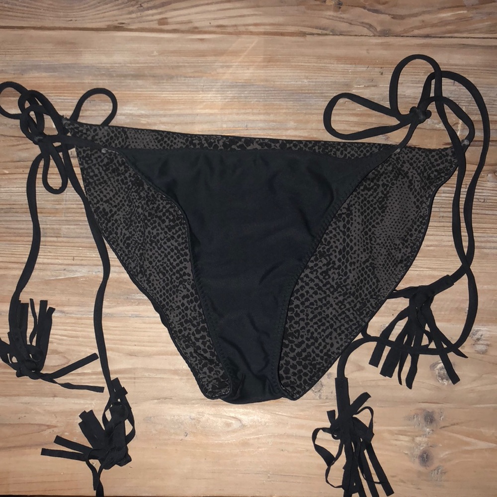 Acacia Seville Bottom Large, Black Beauty